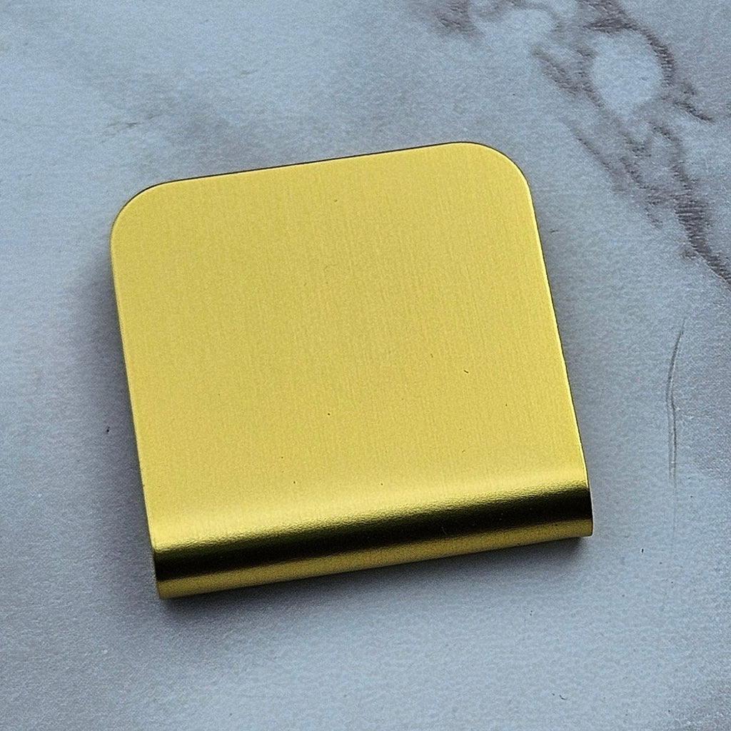 Yellow gold magnetic hat clip with a removable golf ball marker