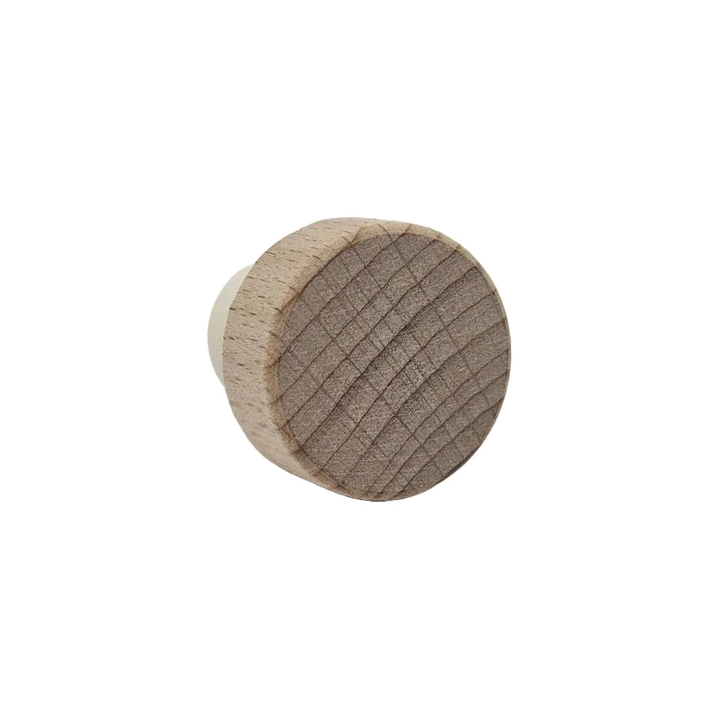 Top face of the beechwood wine stopper, the engraving surface